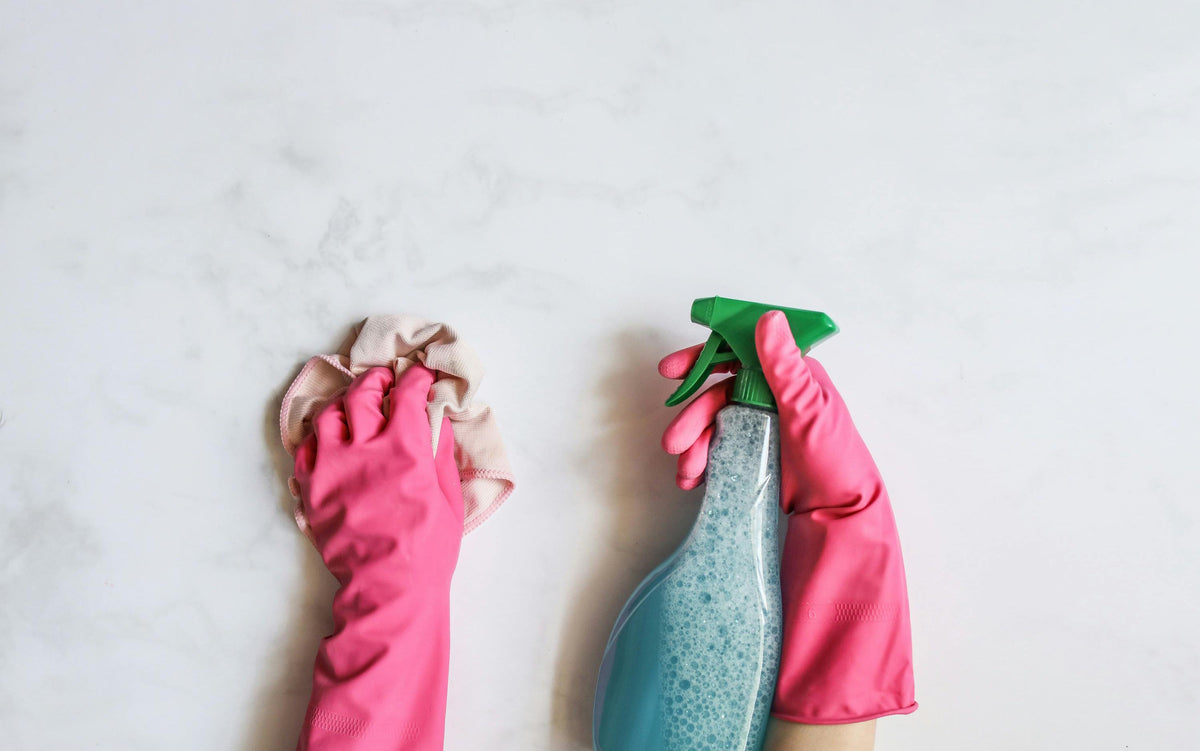 Reinigungsspray Handschuhe