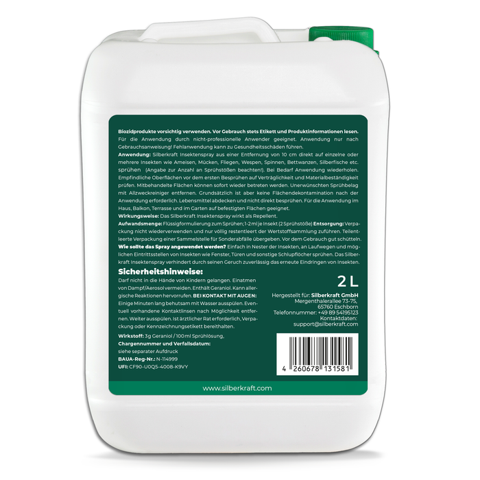Rückseite des 2L Silberkraft Universal Insektensprays mit sofortiger und langanhaltender Wirkung gegen fliegende und kriechende Insekten. Enthält dezenten Zitronenduft, ist auf Wasserbasis und frei von Permethrin. Hergestellt in Deutschland aus recyceltem Kunststoff für nachhaltigen Insektenschutz.