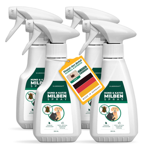 Vier Flaschen Silberkraft Hund & Katze Milbenspray mit grün-weißer Etikettierung. Ein Anhänger mit der Aufschrift „Stoppt den Befall – Schnell & Effektiv“ sowie einer Deutschlandflagge weist auf die Herstellung in Deutschland hin. Das Spray bietet Sofort- und Langzeitschutz gegen Milben und ist sicher in der Anwendung.