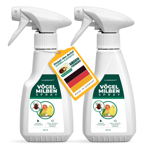 Doppelpack Silberkraft Vögel Milben Spray – zwei 250-ml-Sprühflaschen zur Milbenabwehr bei Ziervögeln. Produktetikett zeigt eine rote Vogelmilbe und einen Wellensittich. Anhänger mit der Aufschrift 'Stoppt den Befall – Schnell & effektiv' sowie 'Made in Germany' mit deutscher Flagge. Enthält Zitroneneukalyptus für sofortige und langanhaltende Wirkung